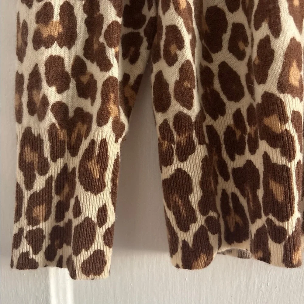 J Crew Cashmere Leopard Print Crewneck Sweater Size Small - Picture 2 of 6
